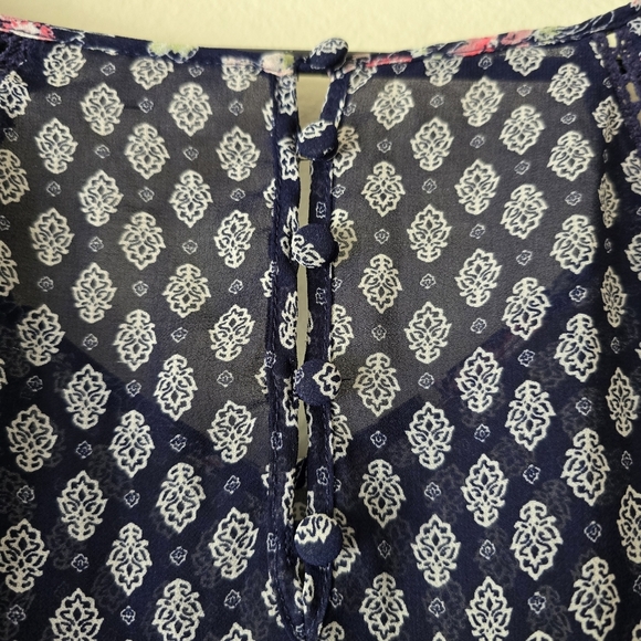 JESSICA SIMPSON MATERNITY Floral Navy Sheer Blouse Short Sleeve Size Small - Picture 15 of 17
